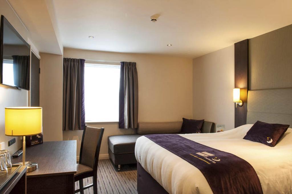 Premier Inn Glasgow East Kilbride - Peel Park 객실 사진