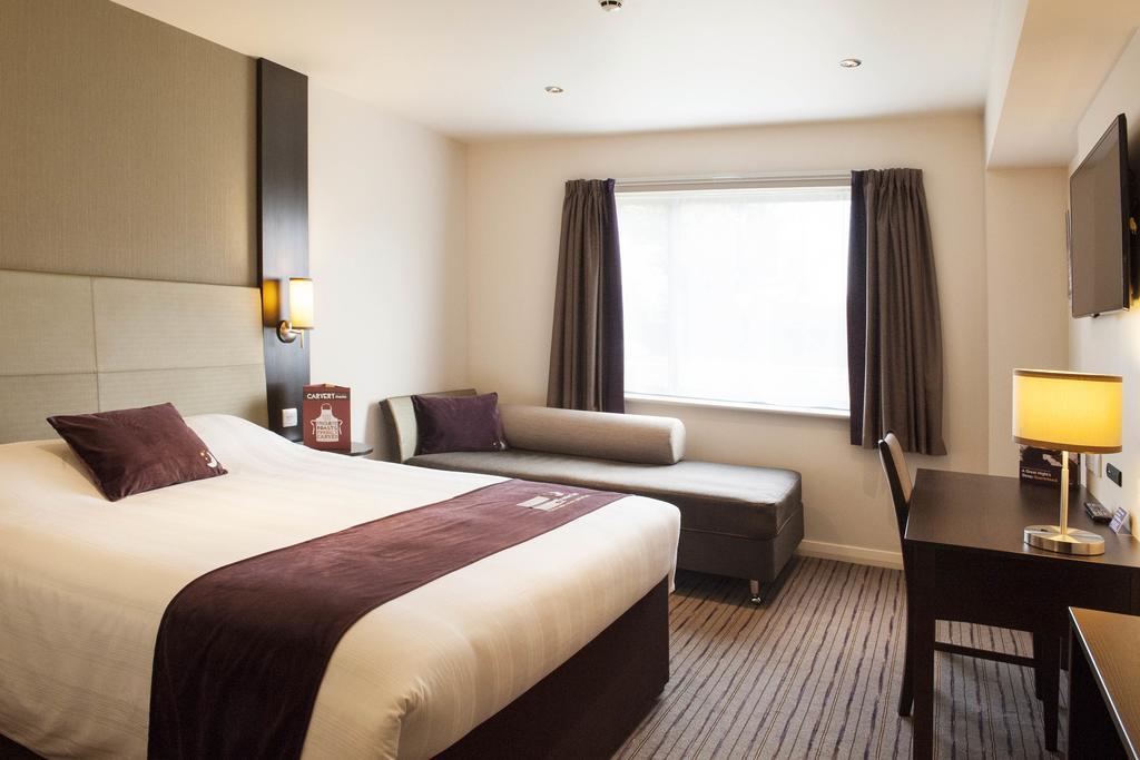 Premier Inn Glasgow East Kilbride - Peel Park 객실 사진